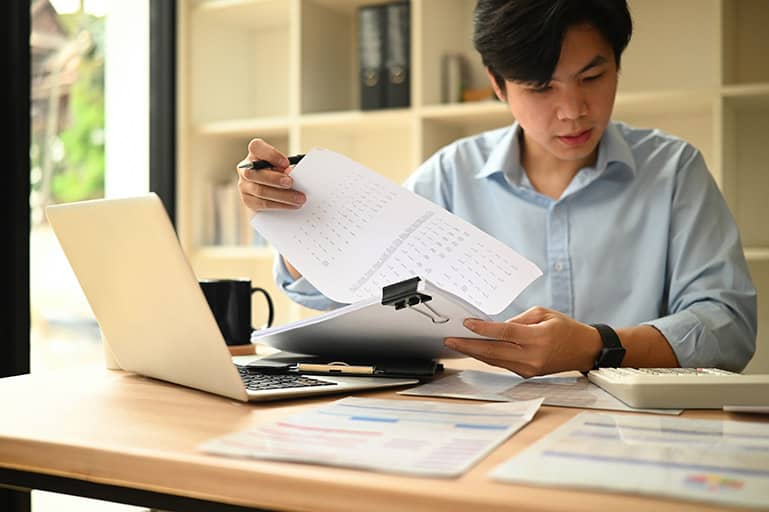 How to Hold Your EOR Services Provider Accountable Through SLAs, Accuracy Guarantees, and Clear Escalation Paths